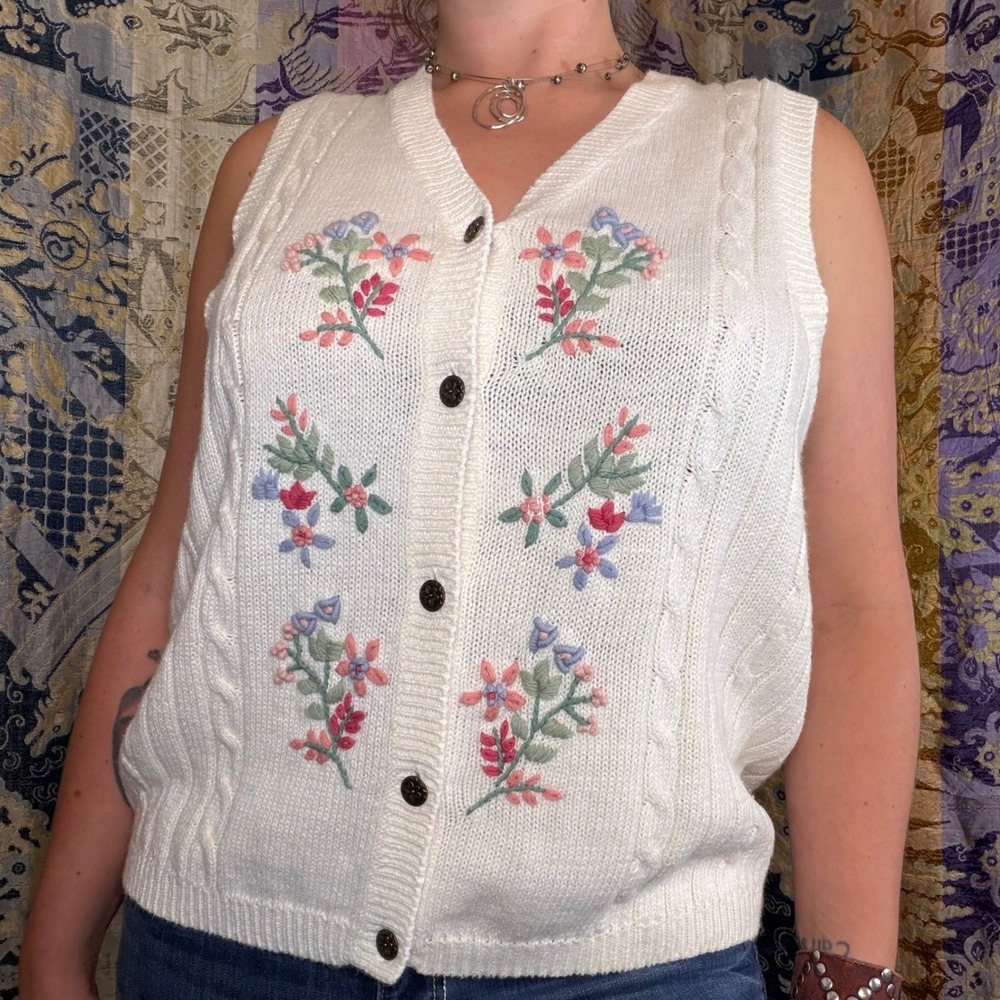Cream Cable Knit Coastal Cottage Floral Embroidered Button Front Sweater Vest M